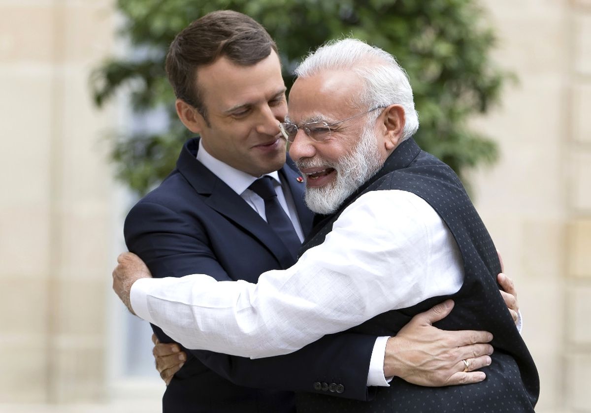 Macron Ile Modi Fransa\'da Bir Araya Geldi