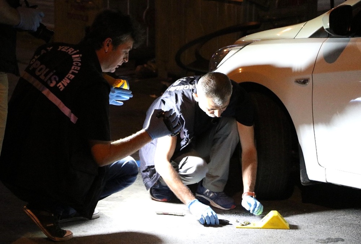 Mersin\'de Tatlıcı Dükkanına Silahlı Saldırı: 5 Yaralı