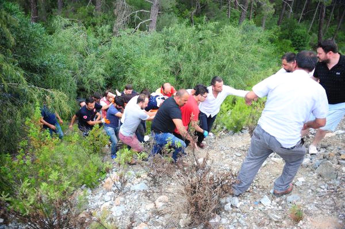 Otomobil Şarampole Uçtu: 7 Yaralı
