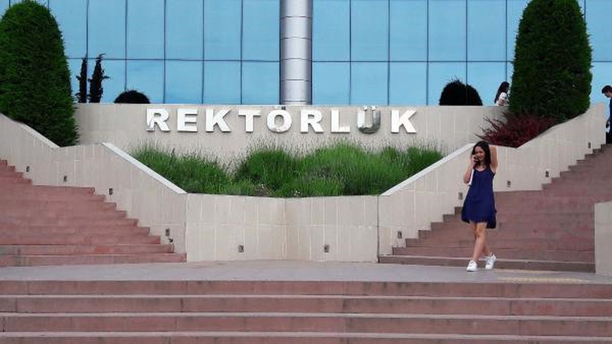 Rektörün Eş Atamasına Tepki