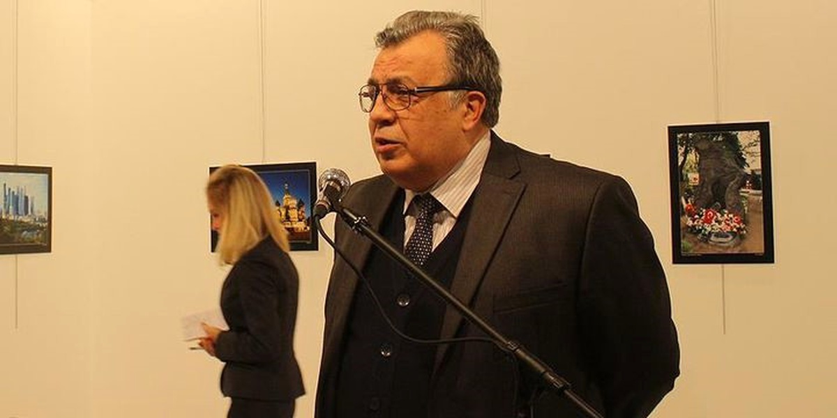 Rus Büyükelçi Karlov\'a Nazım Hikmet Dostluk Ödülü