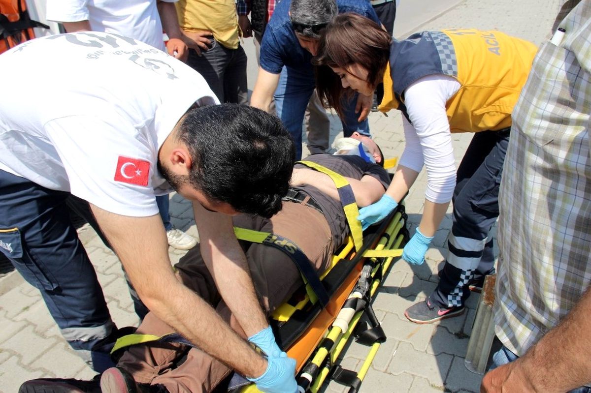 Samsun\'da Otomobil Dolmuşa Çarptı: 7 Yaralı