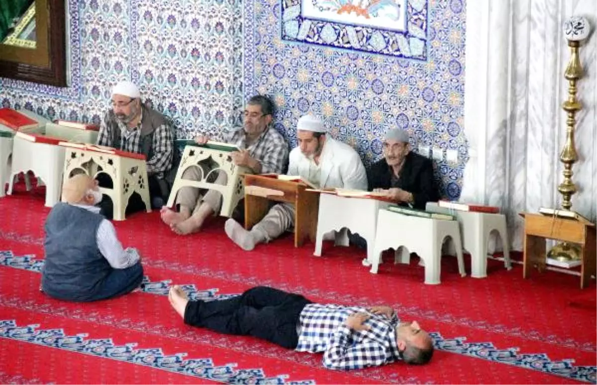 Şanlıurfa\'da Oruç Tutanların \'Ramazan\' Uykusu