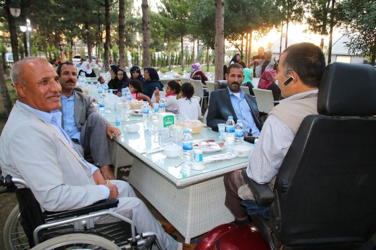 Sema Çiftçi Engelli Aileleri ile İftarda Buluştu