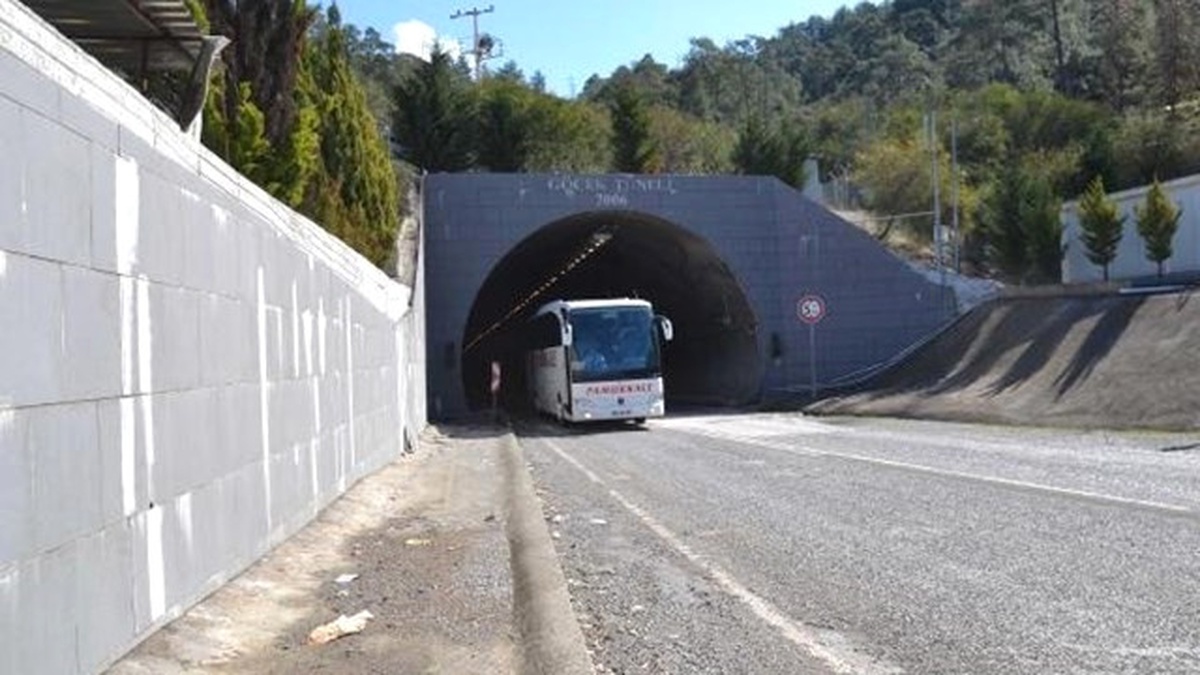 Şirket Tünelden Ücretsiz Geçirmedi Ambulans Dağ Yolundan Gitti (2)