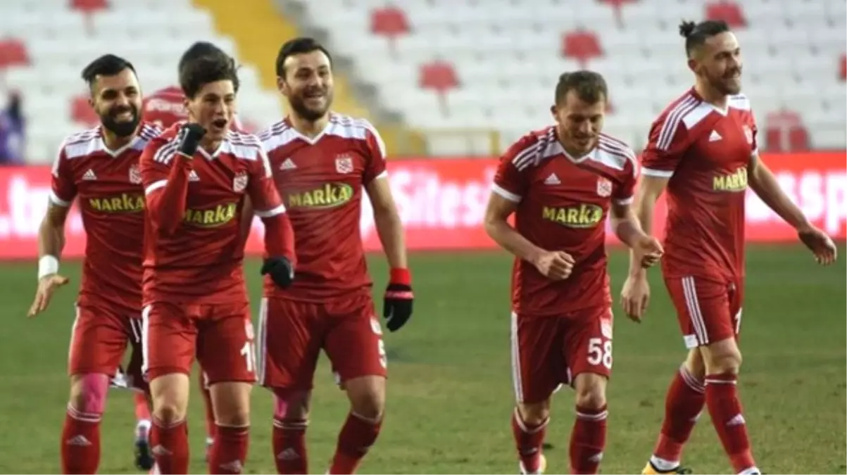 Sivasspor 4 Futbolcusuyla Yollarını Ayırdı