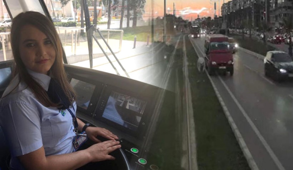 Tramvay Hattında Namaz Kılan Duran\'dan Sürücüye Teşekkür