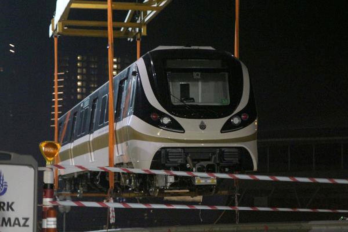 Yeni Metro Araçları Raylarla Buluştu (2)