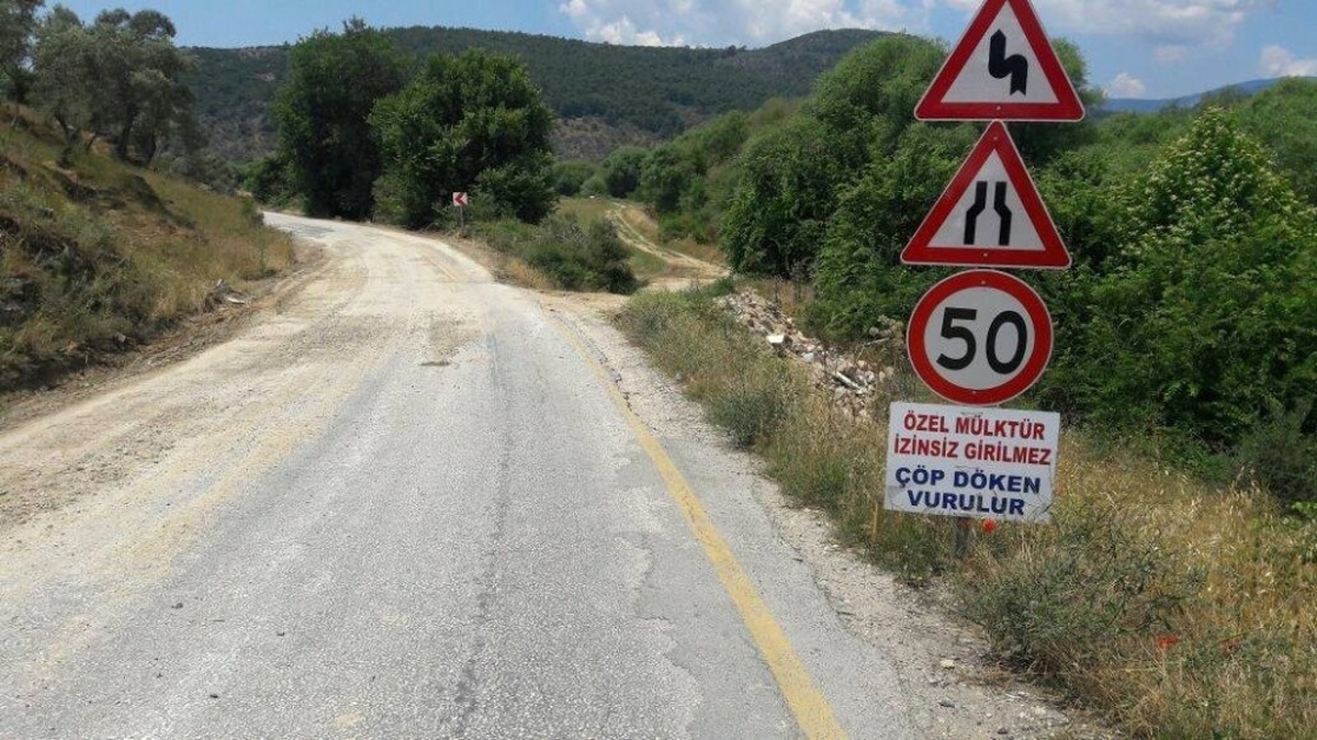 Yol Kenarındaki Tehdit Levhaları Tepki Çekti