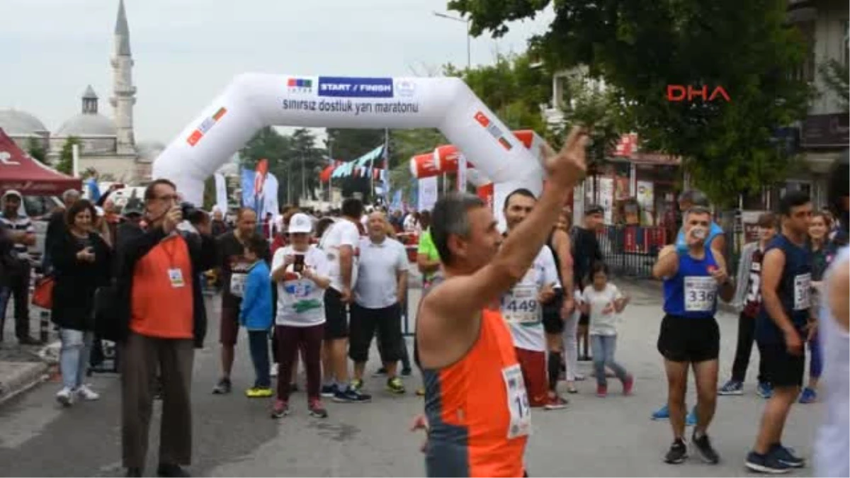 Dostluk Maratonunda 21 Kilometre Koşup Yunan Sınırını Vizesiz Geçtiler