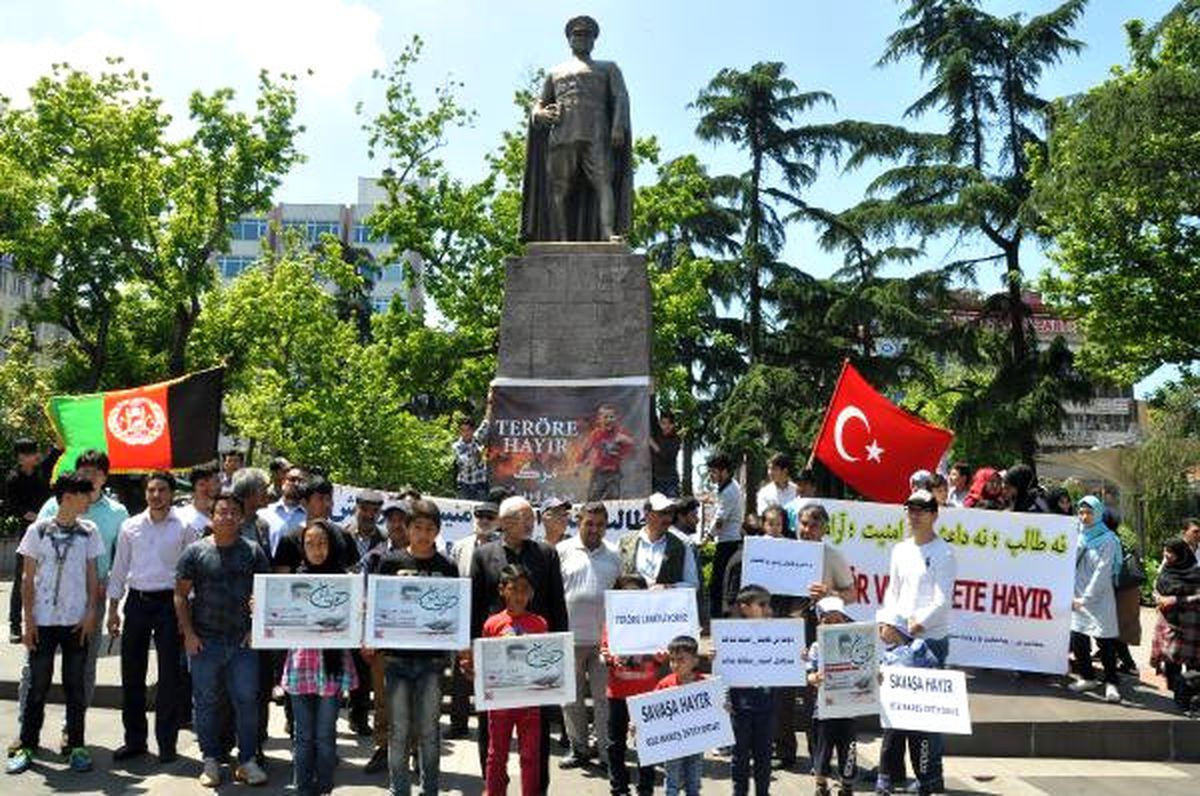 Afganlı Mültecilerden Terörü Protesto Eylemi