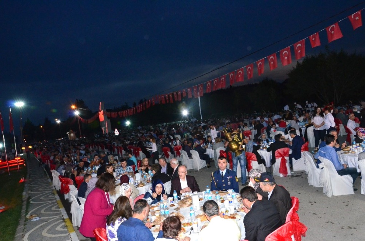 Altıeylül Belediyesinden Şehit ve Gazi Ailelerine İftar Yemeği