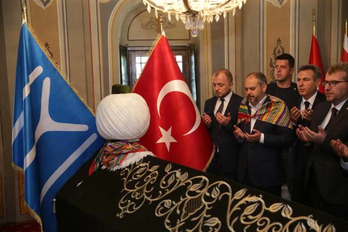 Bakan Kılıç, Ertuğrulgazi Türbesi\'ni Ziyaret Etti