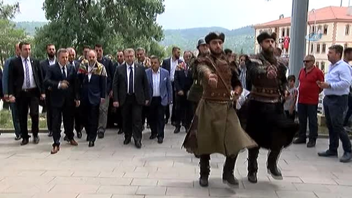 Bakan Kılıç, Ertuğrulgazi Türbesi\'ni Ziyaret Etti