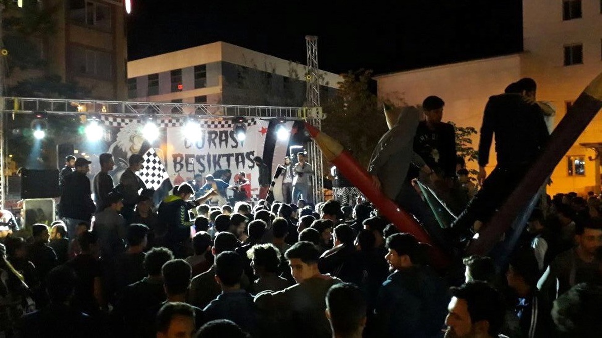 Beşiktaşlı Taraftarlar, Van\'da Şampiyonluğu Kutladı