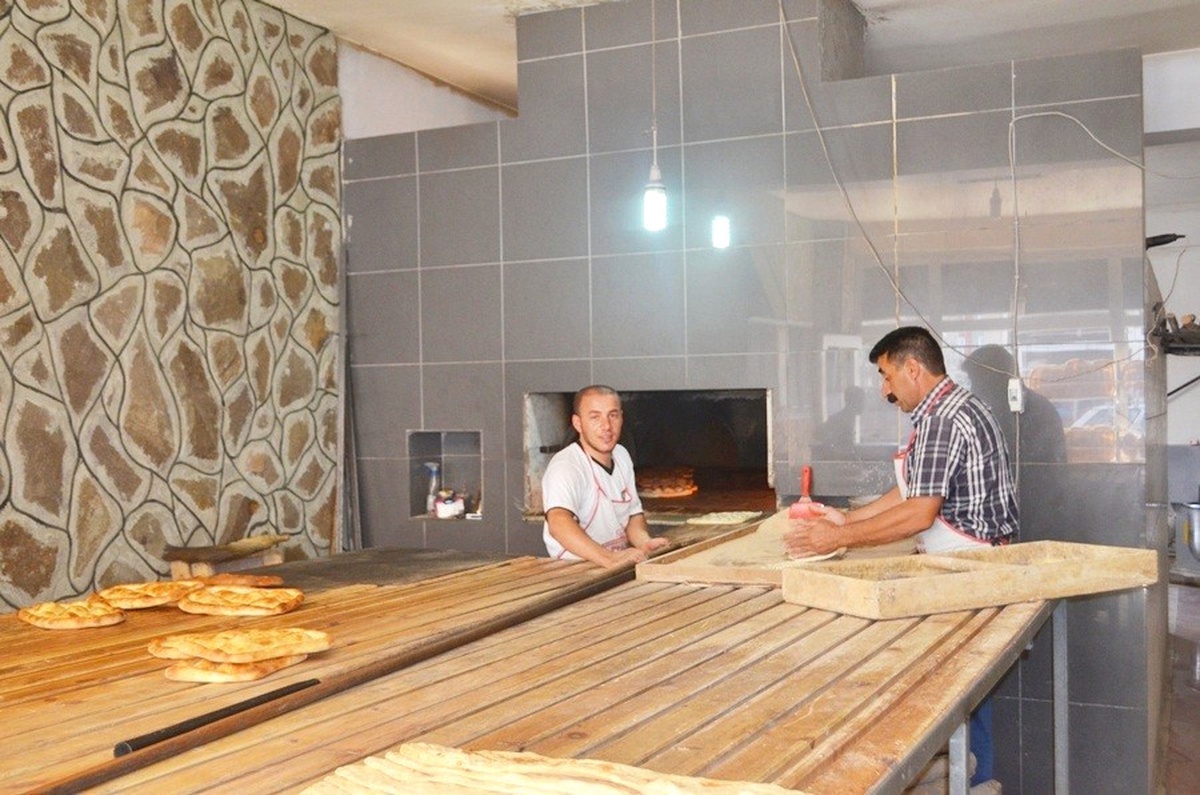 Bingöllü Fırıncıların, 80 Derece Sıcakta Oruç Mesaisi