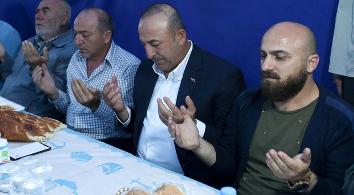 Çavuşoğlu\'ndan Şehit Ailesine Ziyaret