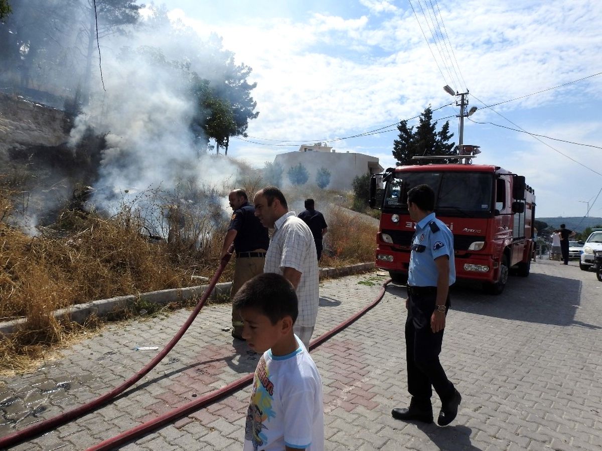 Çeşme\'de Yangın Paniği