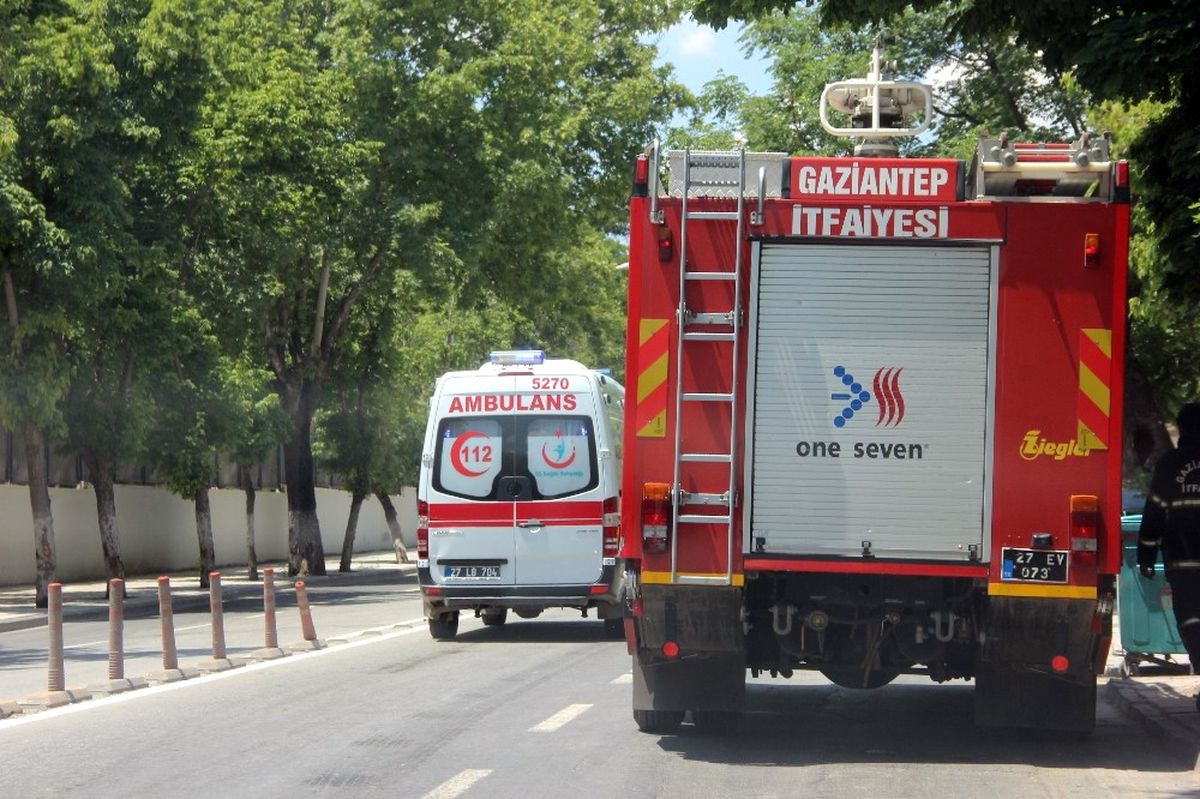 Dairedeki Patlamanın Ardından Yangın Çıktı: 13 Kişi Zehirlendi