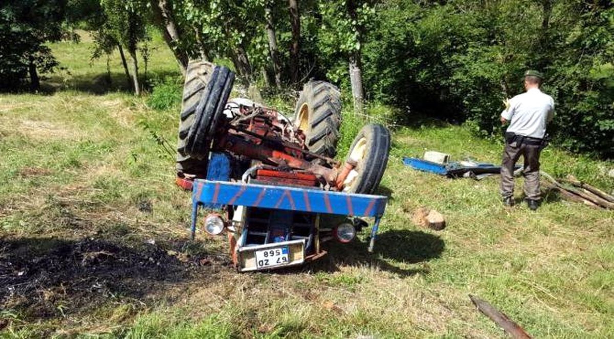 Devrilen Traktörün Sürücüsü Yaralandı