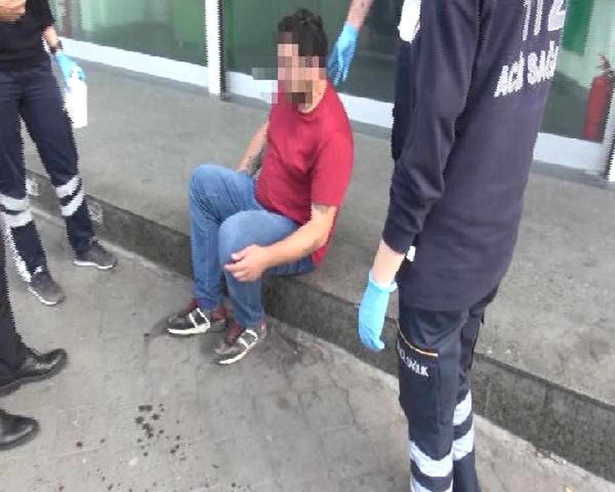 Dha İstanbul -Uyuşturucu Madde Kullanan Genç Taksim Meydanı\'nda Fenalaştı