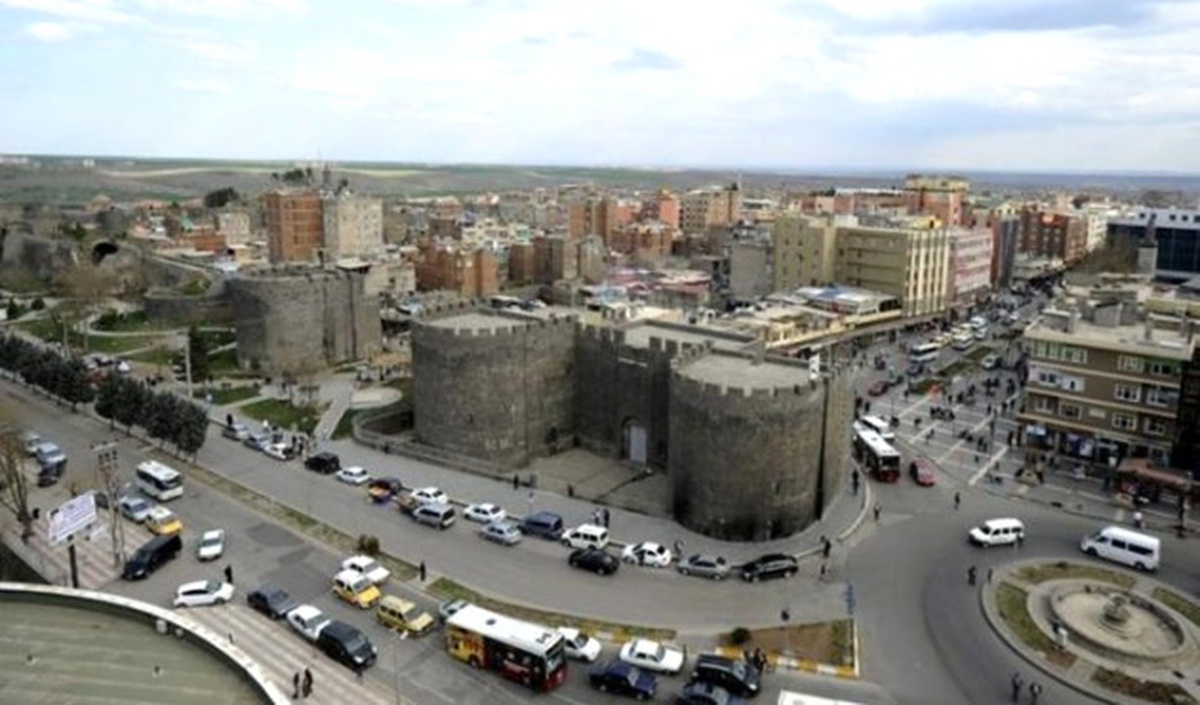 Diyarbakır\'da 10 Mahallede Sokağa Çıkma Yasağı