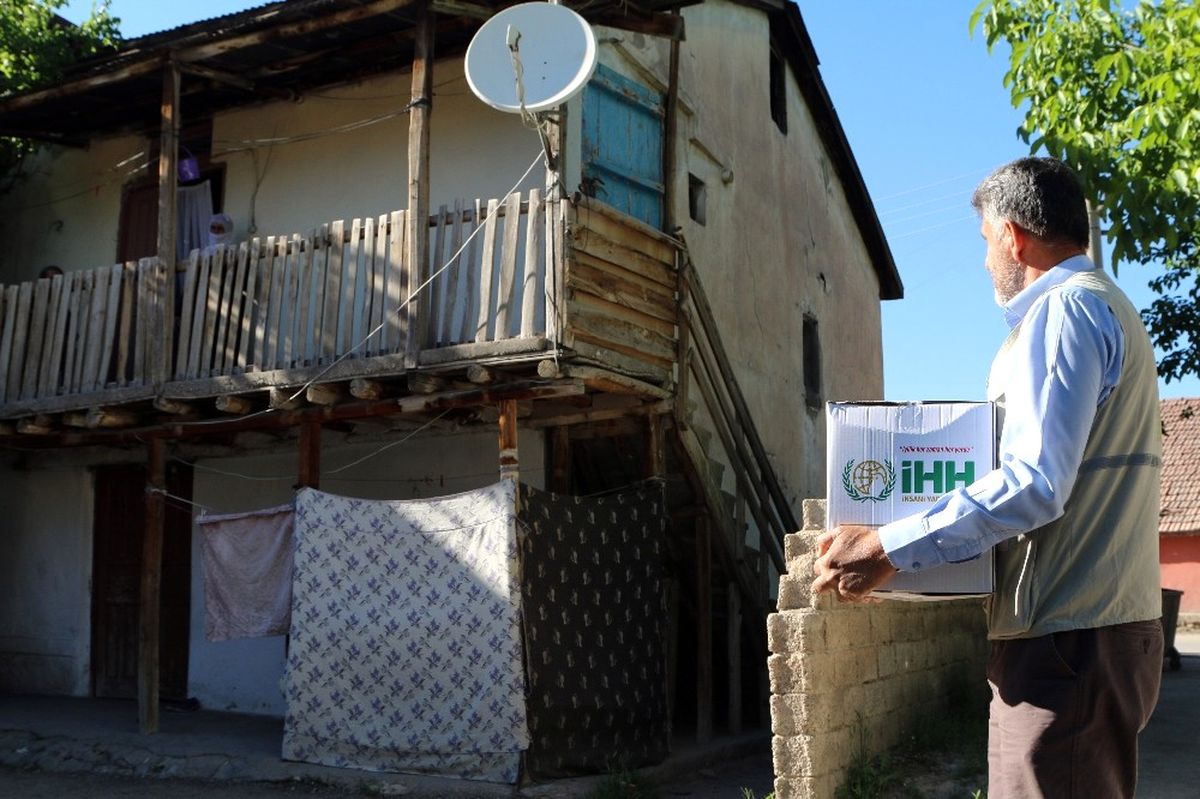 Elazığ\'da 2 Bin Aileye Ramazan Yardımı