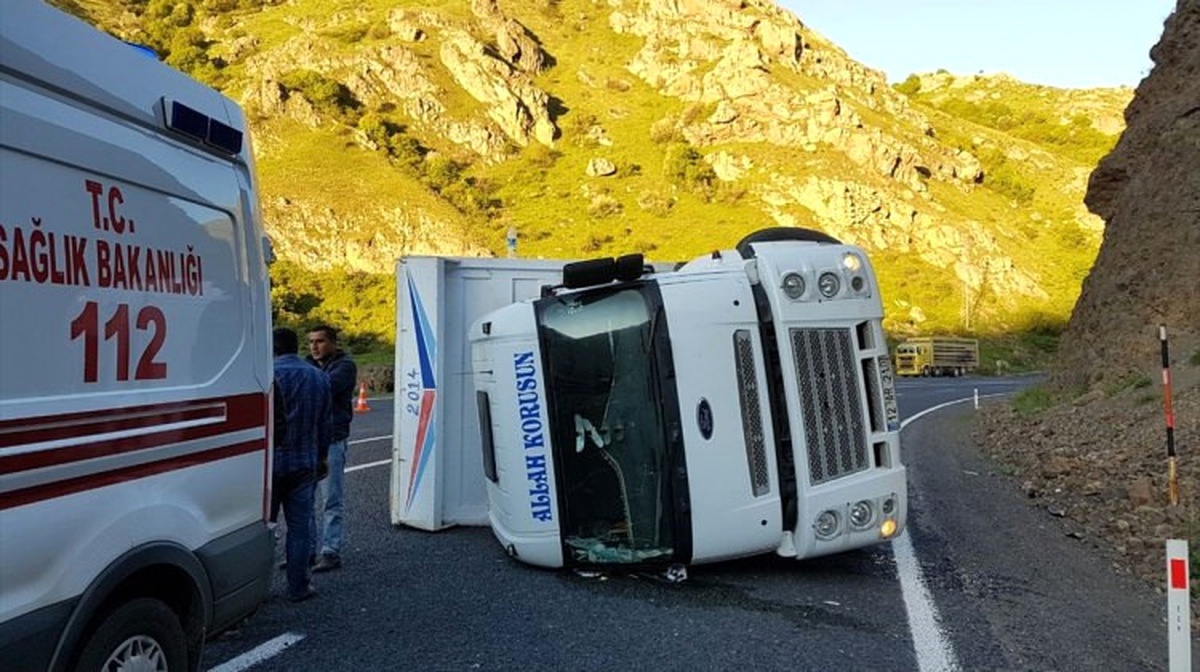 Eleşkirt\'te Trafik Kazası: 2 Yaralı