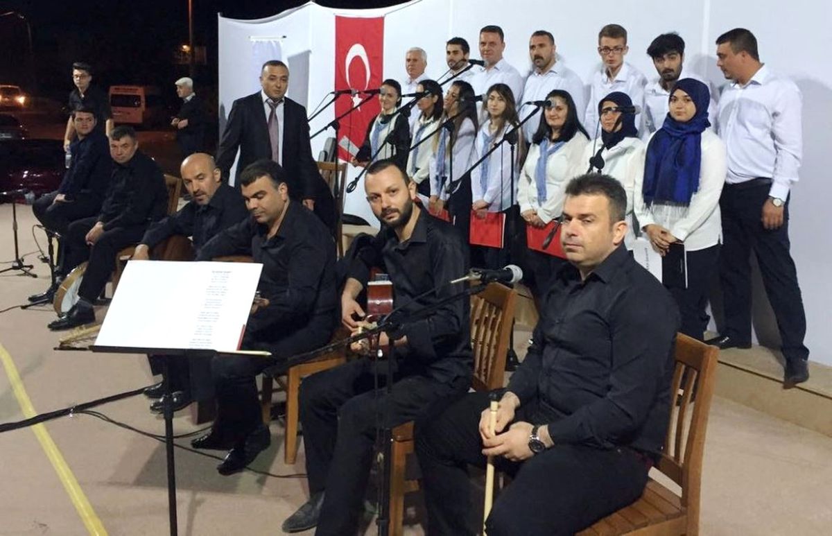 Fabrikada Motivasyonu Artırmak Için Koro Kuruldu