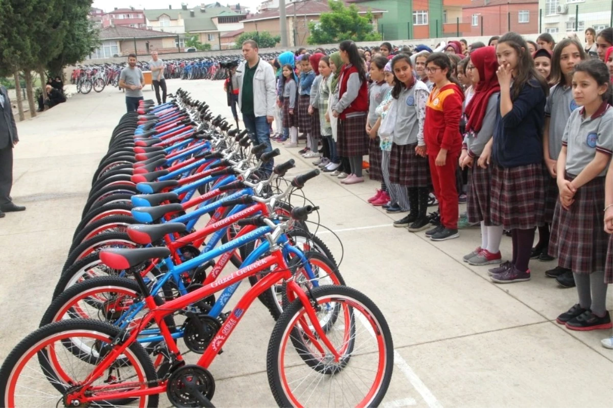 Gebze Belediyesi 5.sınıflara Bisikletlerini Dağıtmaya Devam Ediyor