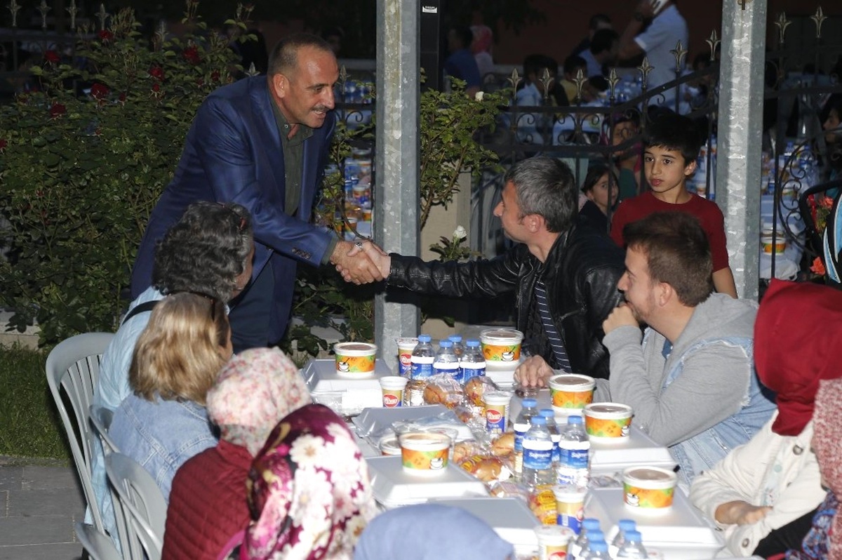 Gölbaşı\'nda Mahalle İftarları Sürüyor
