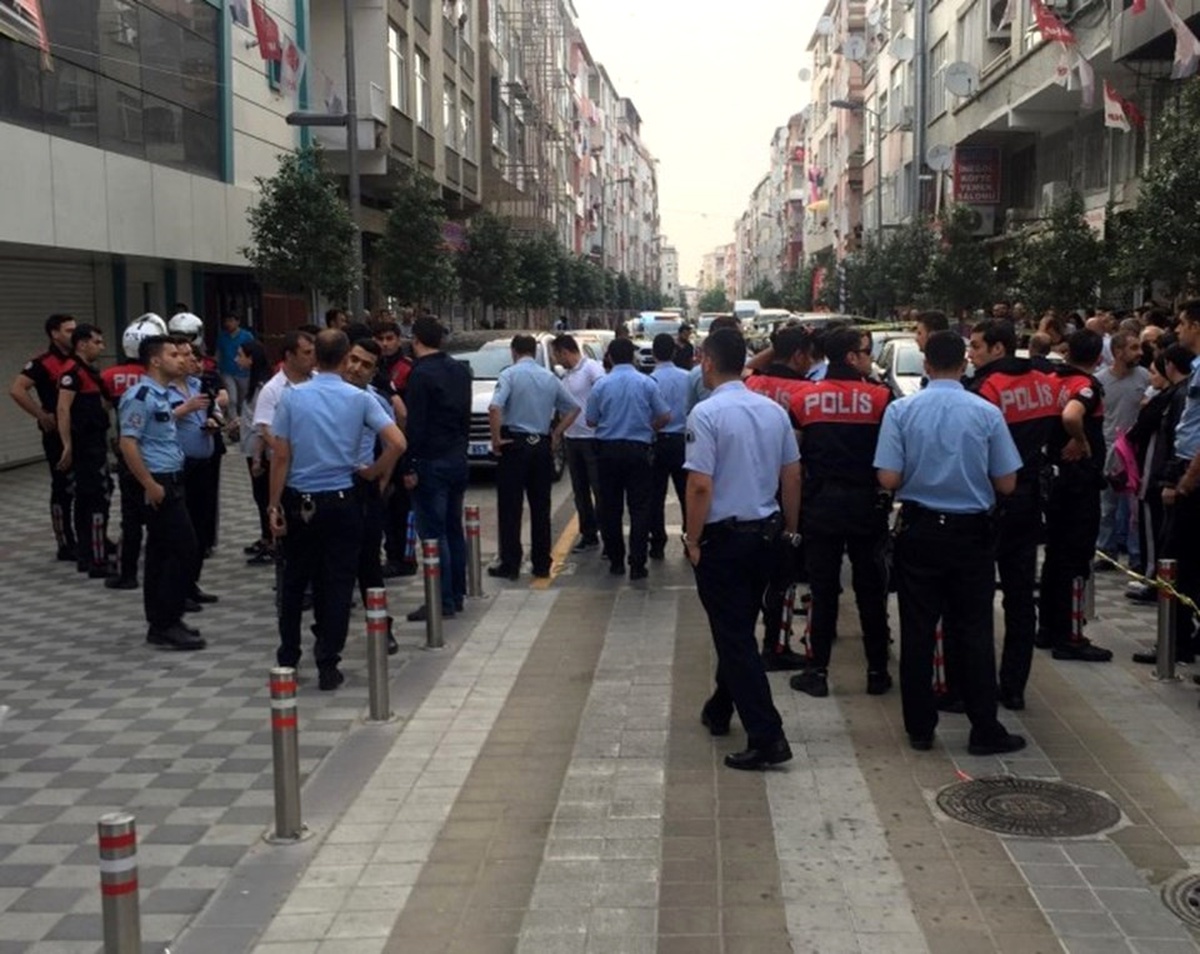 Güngören\'de Silahlı Saldırı: 1 Ölü, 7 Yaralı(Aktüel Görüntülerle Geniş Haber)