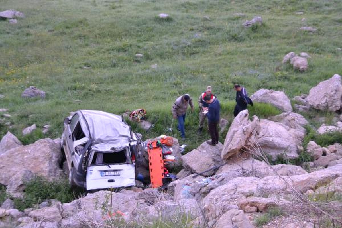 Hafif Ticari Araç 25 Metreden Yuvarlandı: 1 Ölü