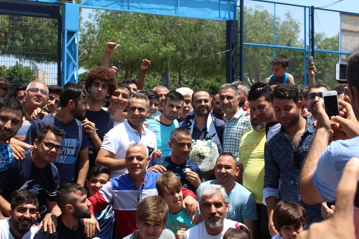 Hasas Şaş\'a Adana\'da Sevgi Seli