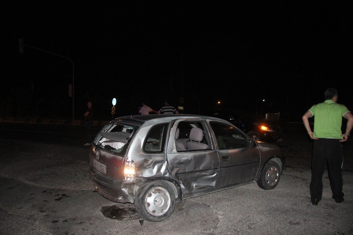 Kilis\'te, Otomobiller Çarpıştı; 7 Yaralı