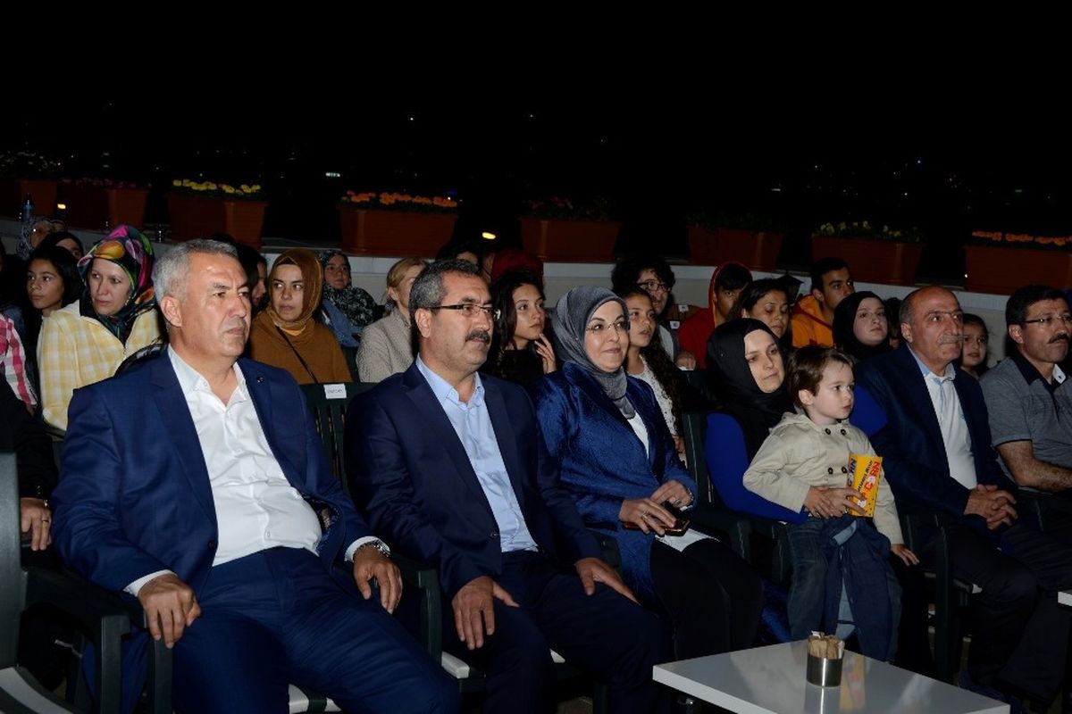 Meram\'da Açık Havada Sinema Keyfi