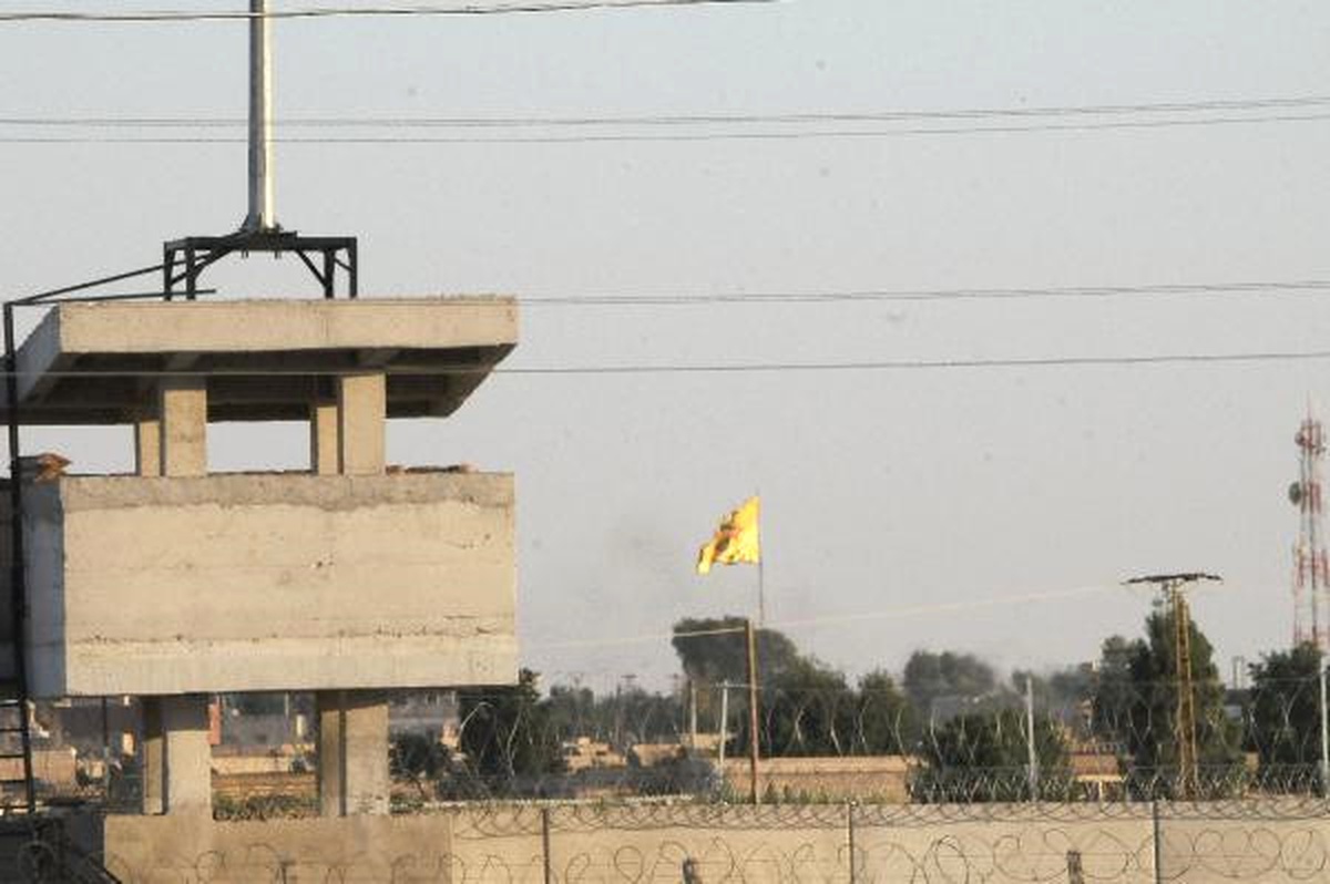 Sınırdaki ABD Bayrakları ile Pyd/ypg Flamaları Yenilendi