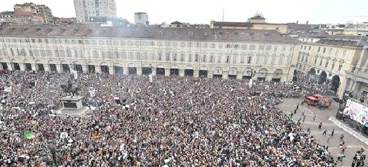 Torino\'da Futbolseverler Arasında Bomba Paniği: 600 Yaralı