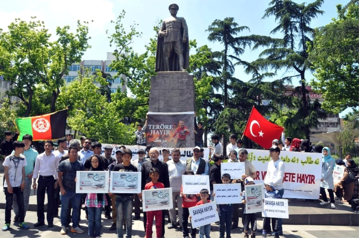 Trabzon\'da Yaşayan Afganlar Ülkelerindeki Terörü Protesto Etti