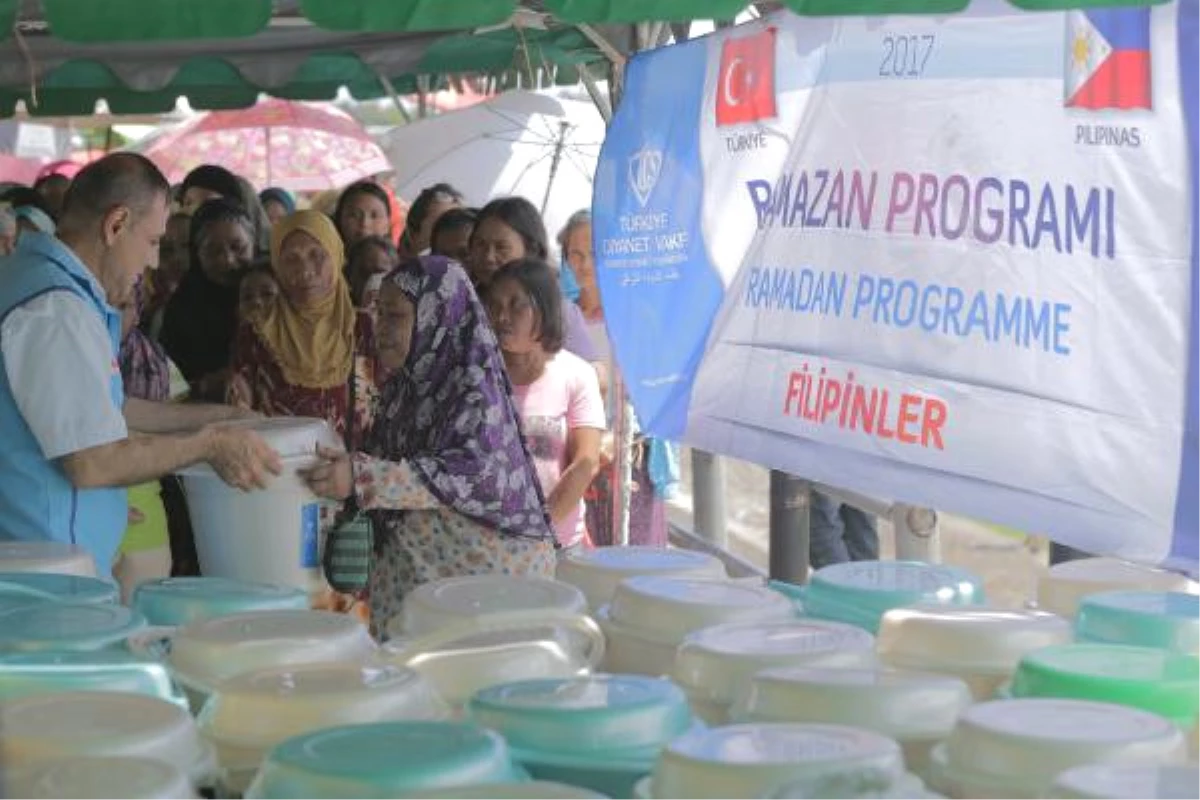 Türkiye, Filipinler\'de İhtiyaç Sahiplerine Gıda Yardımında Bulundu