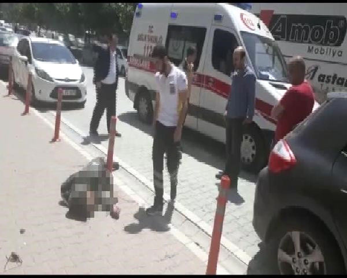 Uyuşturucu Madde Kullanan Genç Taksim Meydanı\'nda Fenalaştı