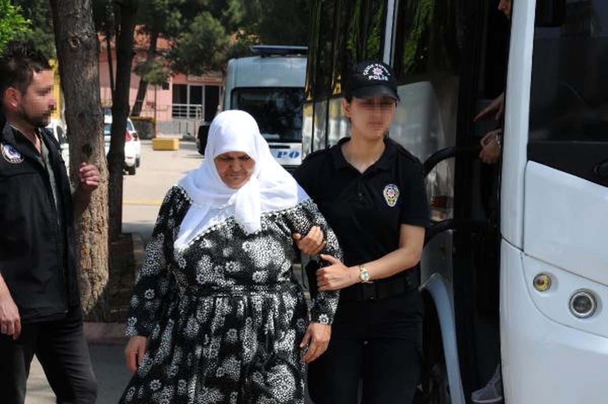Adana\'da PKK Yandaşları Adliyeye Çıkartıldı