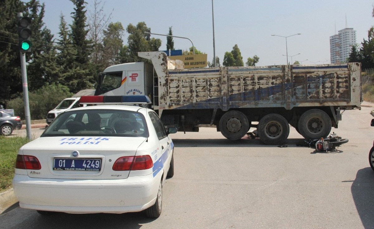 Adana\'da Trafik Kazası: 1 Ölü, 1 Ağır Yaralı
