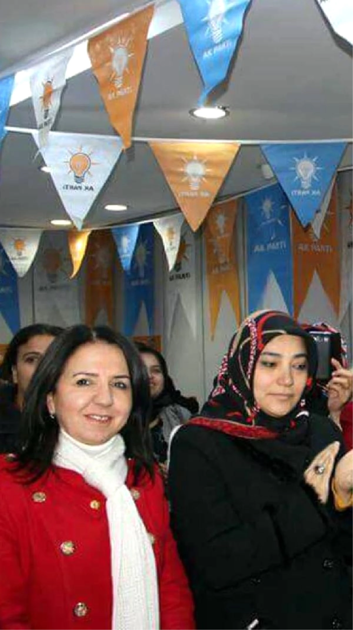 AK Parti Mardin Kadın Koları Başkanından, Mkyk Üyesi Alkış\'a Yumruk Suçlaması
