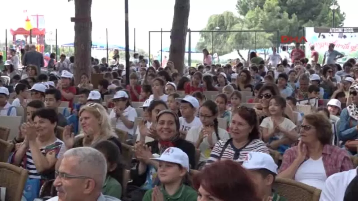 Antalya Atık Malzemelerden Elbiseleri Mankenler Tanıttı