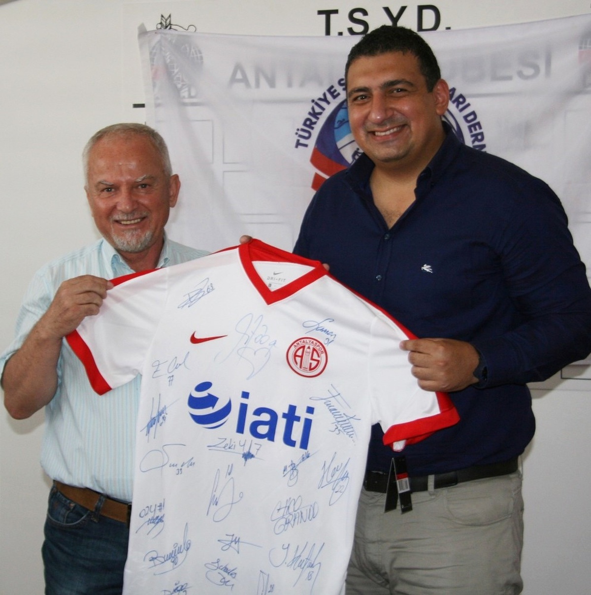 Antalyaspor, Eto\'o\'yu Satmıyor