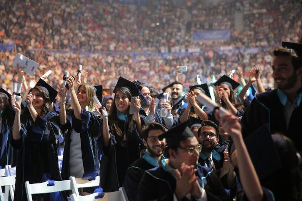 Bahçeşehir Üniversitesi 17\'inci Dönem Mezunlarını Verdi