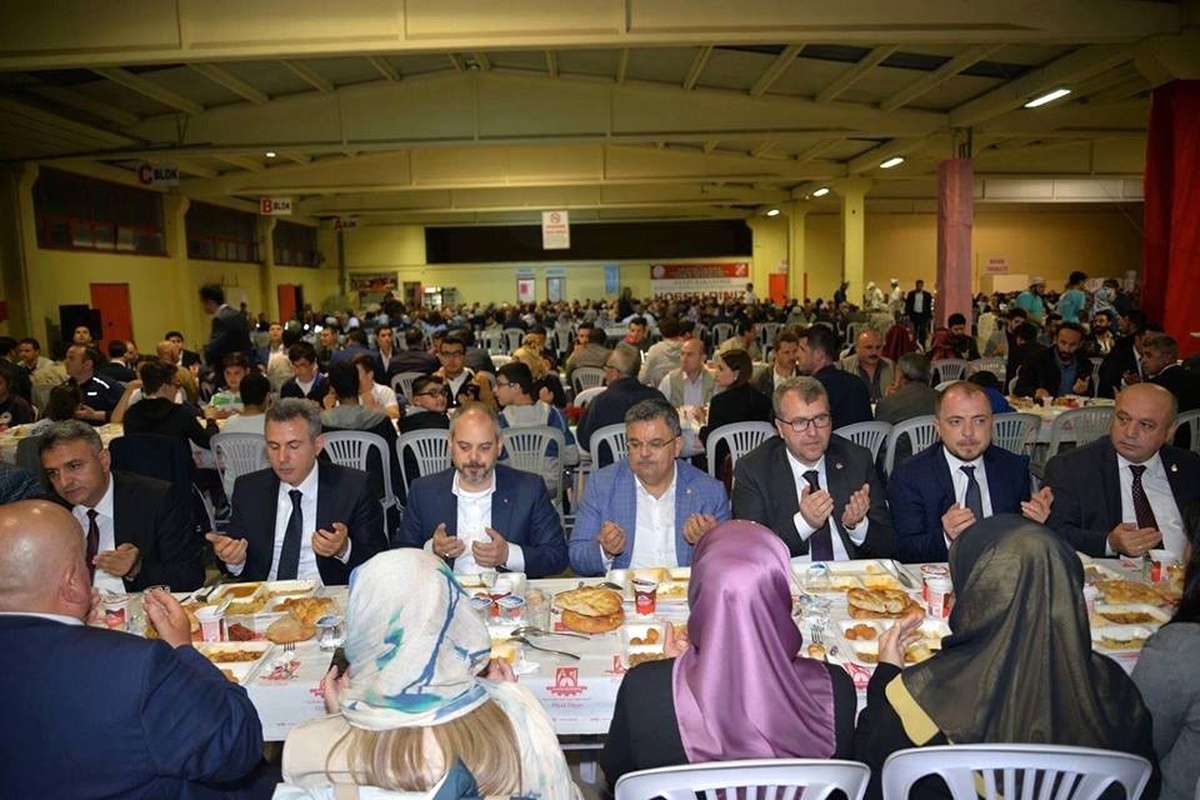 Bakan Kılıç Bilecik\'te Mahalle İftarına Katıldı