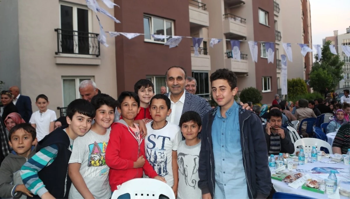 Başkan Ahmet Haşim Baltacı, Komşuları İftarda Ağırladı