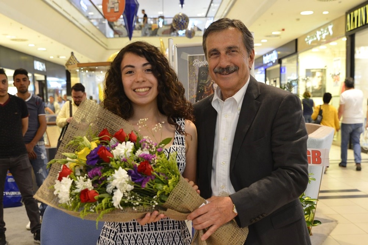 Başkan Ataç\'tan Genç Yazar Uysal\'a Destek